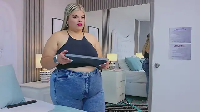 Chat XXX en directo de KiimBrooks