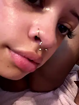 Tamiii420 webkamerás műsora