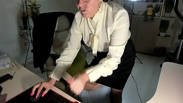 Vika73: онлайн-секс-чат