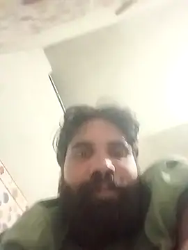 Dogol1990: διαδικτυακό σόου στην κάμερα