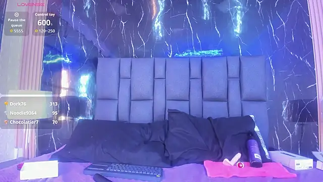 دردشة BustyGlow الجنسية المباشرة