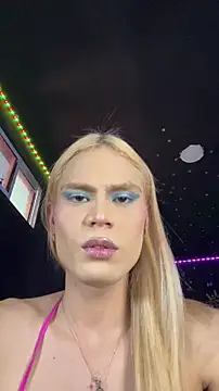 naho_love: διαδικτυακό σόου στην κάμερα