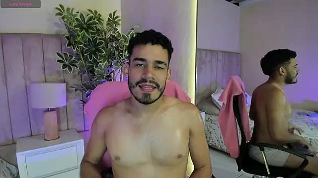 aries_unbound's Live XXX Chat