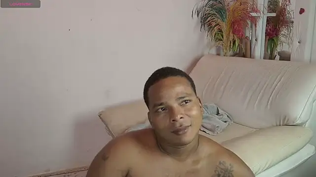 _exoticcouple69_'s Live XXX Chat