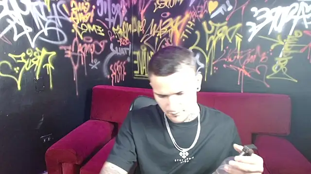 Show modela DarkBenito na web-kameri