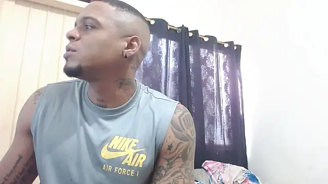 hot_and_naughty_latin 现场XXX聊天