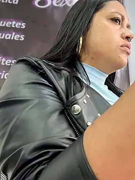 -Mia1's Live XXX Chat