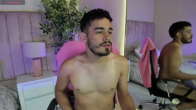 aries_unbound's Live XXX Chat