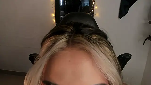 AnnikaMerliahh_'s Webcam Show