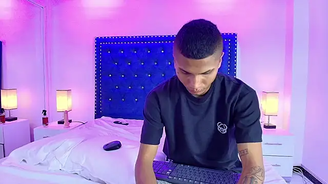 Damian_and_roxanne's Live XXX Chat