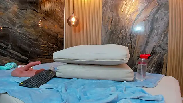 beca_winn: απευθείας συνομιλία ΧΧΧ