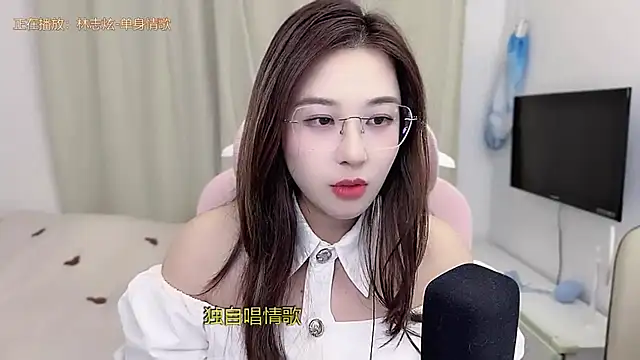 TTtia_'s Live XXX Chat