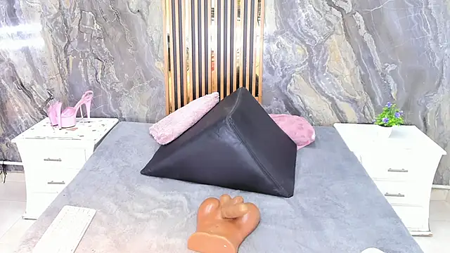 Nyakimgold's Live XXX Chat