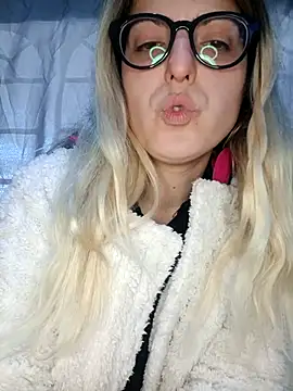 dolcehelena993's Live XXX Chat