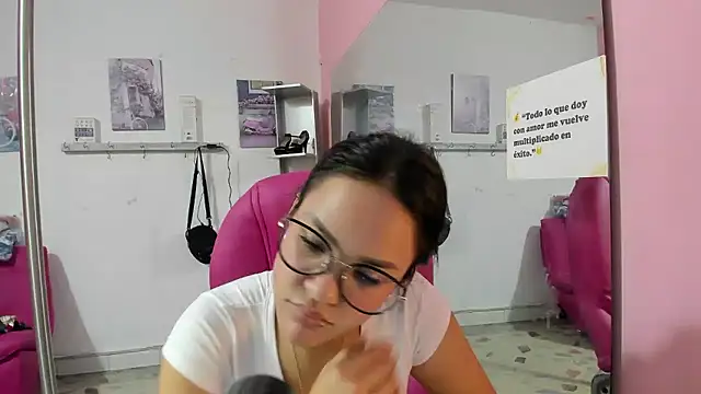 CAMILA--REYのライブXXXチャット