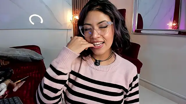 sara_zc's Live XXX Chat