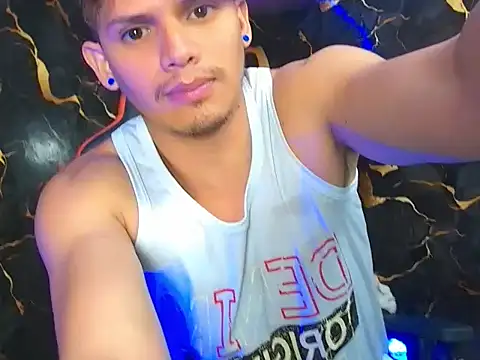 davilap_toyboy Show in webcam