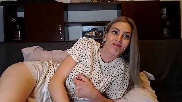 XXX chat uživo modela AshlineKatte