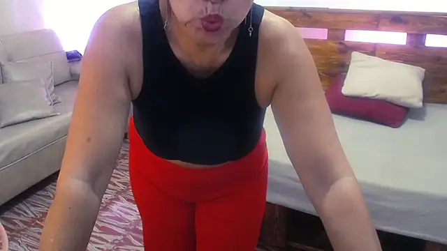 Yeseniaa25_のライブXXXチャット