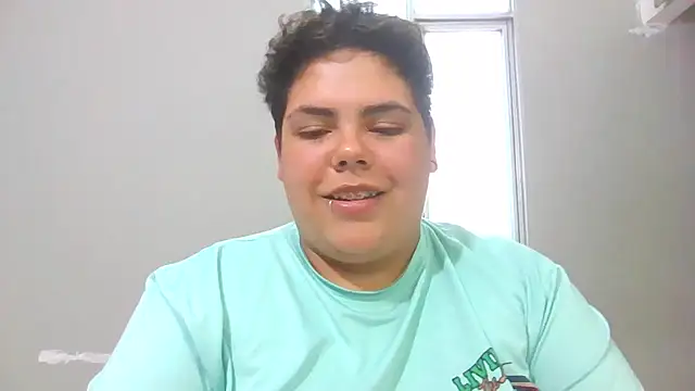 Hailey_Curvy élő XXX-chatje