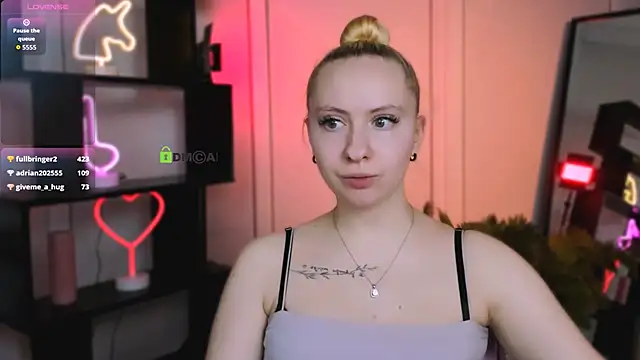 mila_glow1's Live XXX Chat