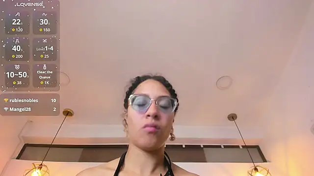 Chat +18 de Hanna_Cornee_ ao vivo