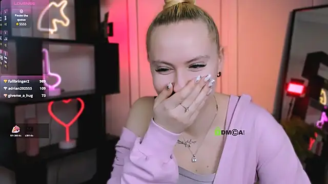 mila_glow1's Live XXX Chat