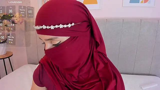 rawiya Adlı Modelin Canlı XXX Sohbeti