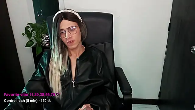 Andy_Roses Adlı Modelin Canlı XXX Sohbeti