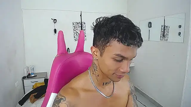 Leonard_Price Adlı Modelin Web Kamerası Şovu