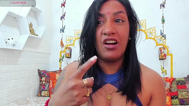 LadyNahir's Live XXX Chat