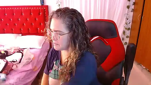 helenca43 即時 XXX 聊天