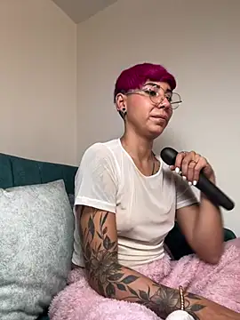 Chatroom XXX en direct de MiaMorgan_