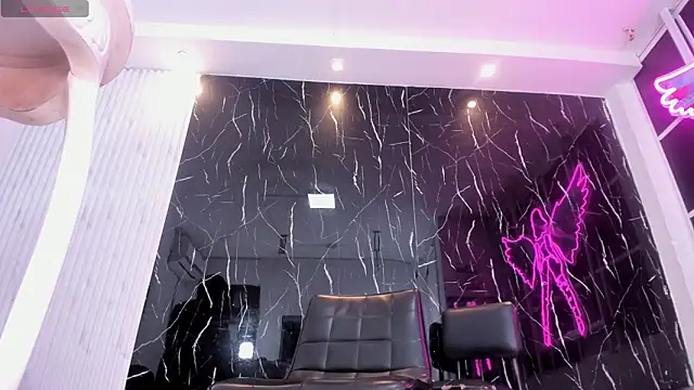 Nini_Beyker's Live XXX Chat