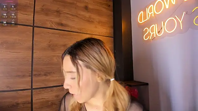 alyamonroe 现场XXX聊天