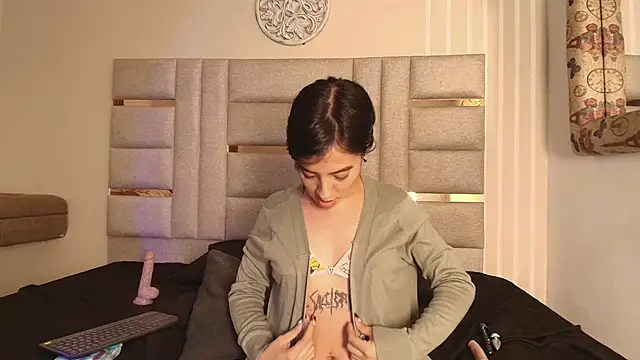 LittlePeach_ élő XXX-chatje