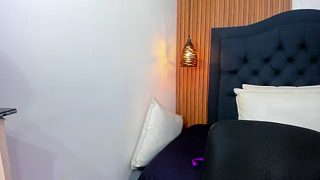 Hisoka_011 élő XXX-chatje