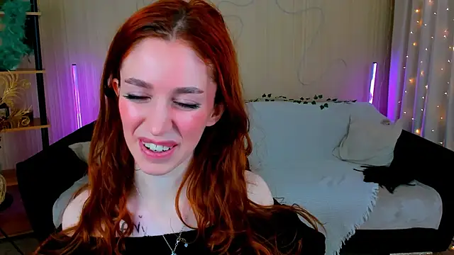 ChristinaConteeree's Live XXX Chat