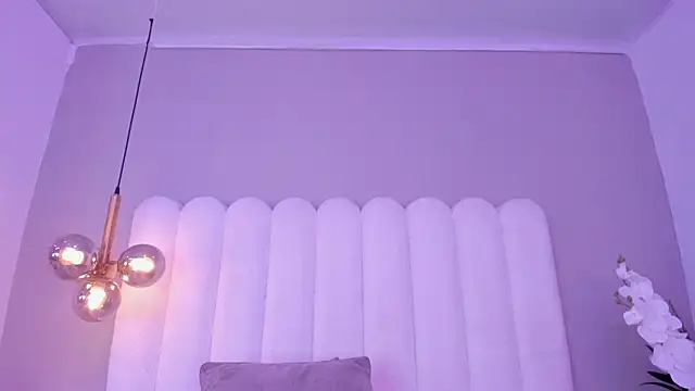 EmilyMiller_22のライブXXXチャット