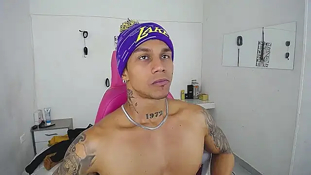 Leonard_Price's Live XXX Chat