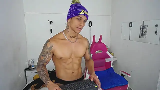 Leonard_Price's Live XXX Chat