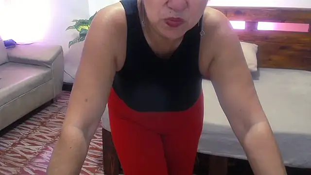 Yeseniaa25_ 라이브 XXX 채팅