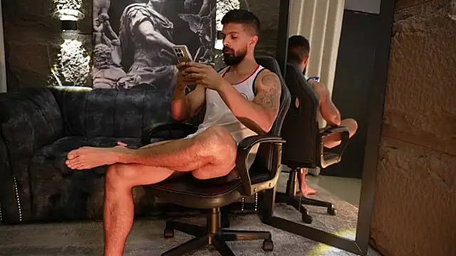 DannSaenz's Live XXX Chat