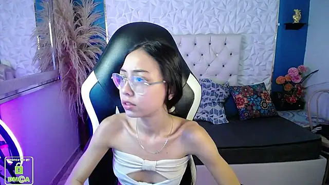 NathaliaSweet_11's Live XXX Chat