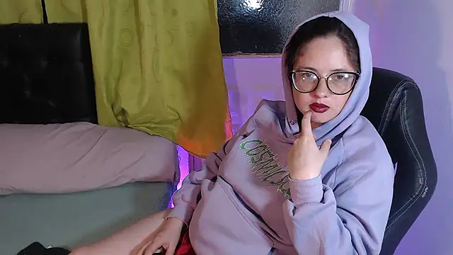 KrystalAdams' Live XXX Chat