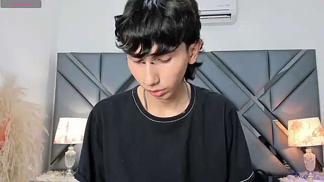 Milan_LewisS' Live XXX Chat