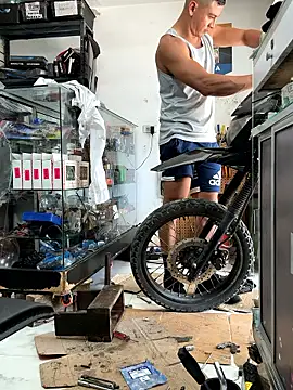 Paul22cm-'s Live XXX Chat