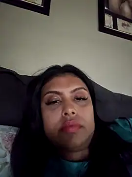 Chat +18 de Indian_GlowingMiax ao vivo