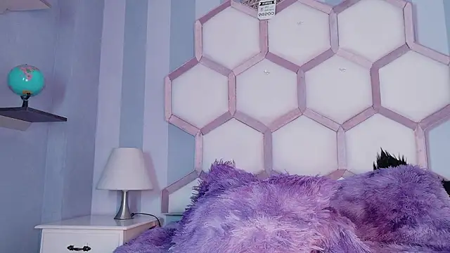 yvi_taylor Adlı Modelin Canlı XXX Sohbeti