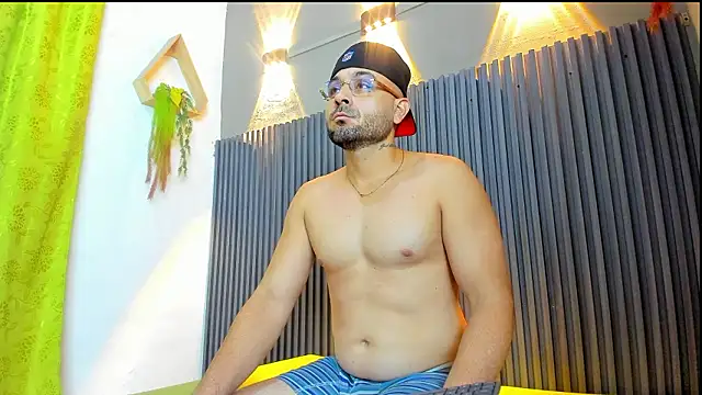 CHRISTIAN_PARKERR's Live XXX Chat